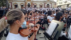 Los jóvenes de La Victoria celebraron su día con una muestra de su talento