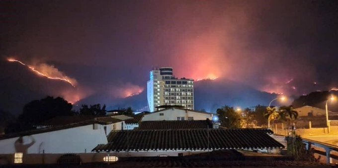 "Operación llovizna" logró controlar el incendio forestal en Parque Henri Pittier