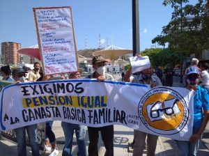 Exigen pensiones y sueldos justos