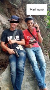 “El Marihuano” (derecha) acompañado de otro sujeto que también pertenece al Tren de Aragua. Foto Cortesía