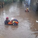 Los grupos de rescate realizaron el desalojo de las familias en Corozal