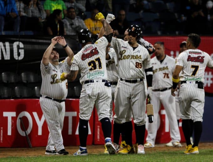 Leones del Caracas se enrumban como líderes al Round Robin del beisbol  venezolano | El Periodiquito