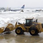 Tres muertos y unos 1.900 vuelos cancelados por una tormenta en EE.UU.