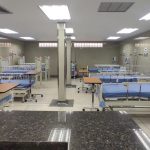 La emergencia pediátrica tiene una sala de observación con dos camas, dos cunas y sillas