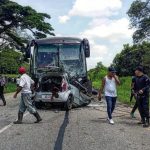 El vehículo Arauca se estrelló de frente contra el autobús