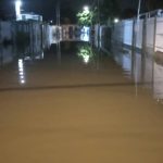 En La Esmeralda, al sur de Maracay la situación era dramática por el alto nivel del agua en la avenida 5. Fotos Cortesía