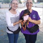 María de los Ángeles Rivero (Fundación ABAD) y Margarita Rivero (Rotary Maracay) con la perrita Nala, beneficiada en esta jornada. Fotos CMC