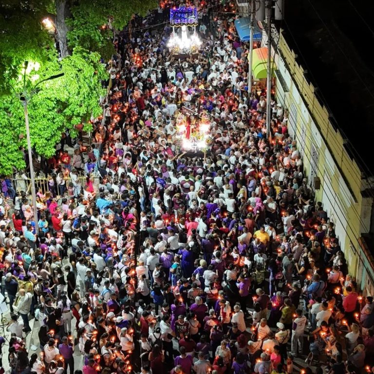 Más de 30 mil de feligreses se concentraron en la procesión del Santo Sepulcro de Villa de Cura