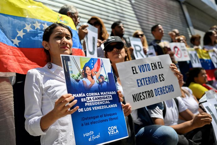 Venezolanos en el exterior denuncian trabas para inscribirse en el registro electoral