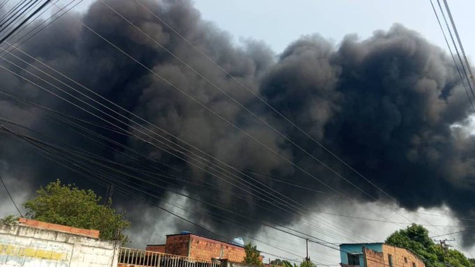 Incendio arrasó con parte del terminal de TransAragua