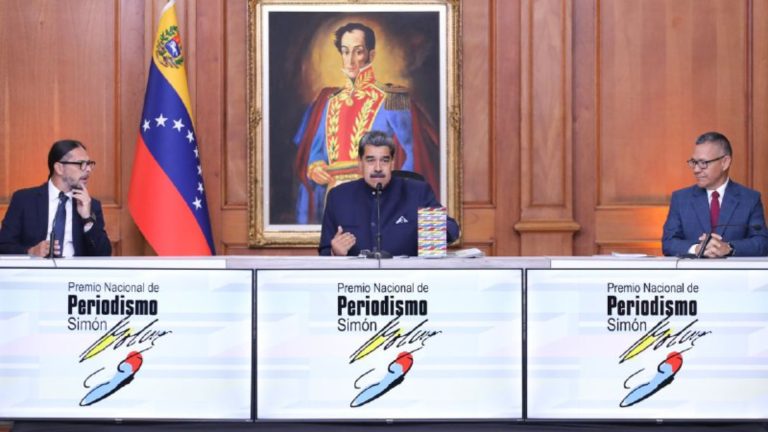 Presidente Maduro Entregó El Premio Nacional De Periodismo Simón 