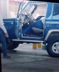 El cuerpo del Inspector quedó tendido en el asiento del vehículo todoterreno