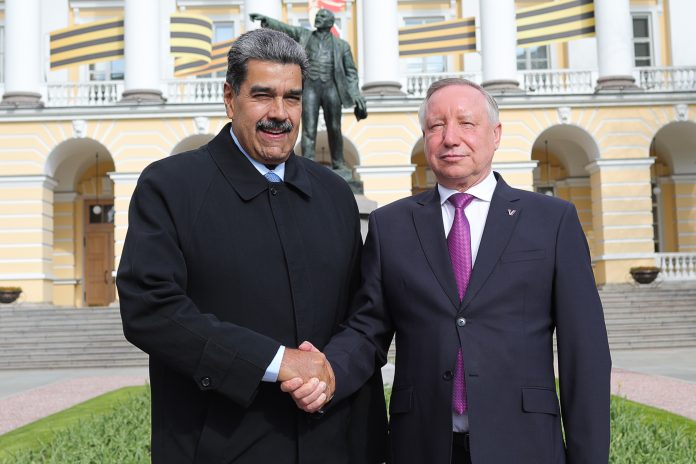 El jefe de Estado se encontró con el gobernador de San Petesburgo. Foto AVN