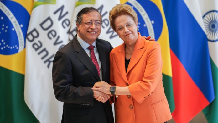 El mandatario colombiano hizo el anuncio desde China