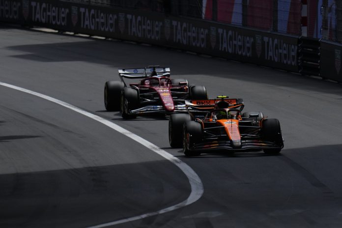 El piloto británico de McLaren mantuvo a raya al ganador del año pasado. Foto AP