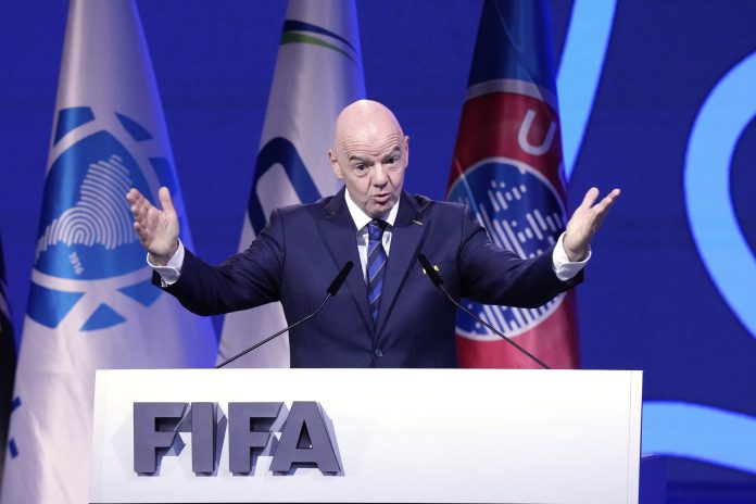 El presidente de FIFA no detalló cuando se anunciaría la posible expansión. Foto AP