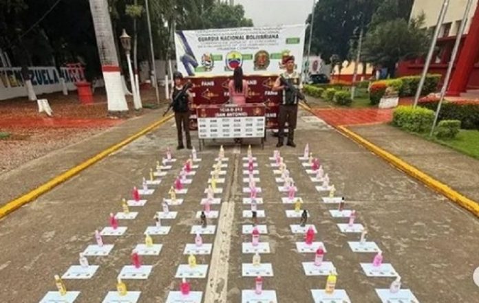 El sujeto y la droga quedaron a la disposición del Ministerio Público para continuar con las diligencias legales correspondientes.