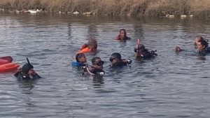 Equipo de buzos provenientes de Costa de Oro y Tovar intensificaron las labores de búsqueda del cuerpo en la laguna