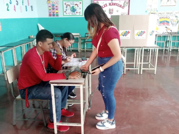 Hoy sería el proceso de instalación de las mesas en los centros de votación