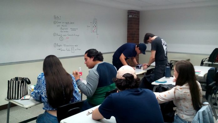 Lamentó que un docente con años de carrera gane igual que el que está empezando