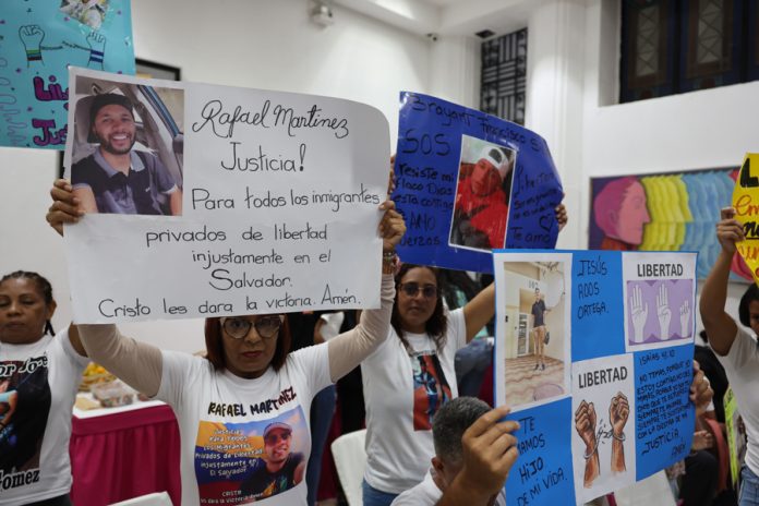 Las familias siguen en pie de lucha