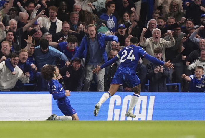 Marc Cucurella marcó el único tanto del partido en el Stamford Bridge. Foto AP