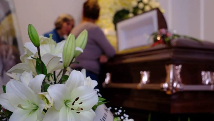 Un servicio funerario puede costar desde $ 300.