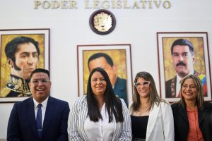 Katiana Hernández, presidenta del parlamento regional, acompañada de vicepresidente, secretaria y subsecretaria