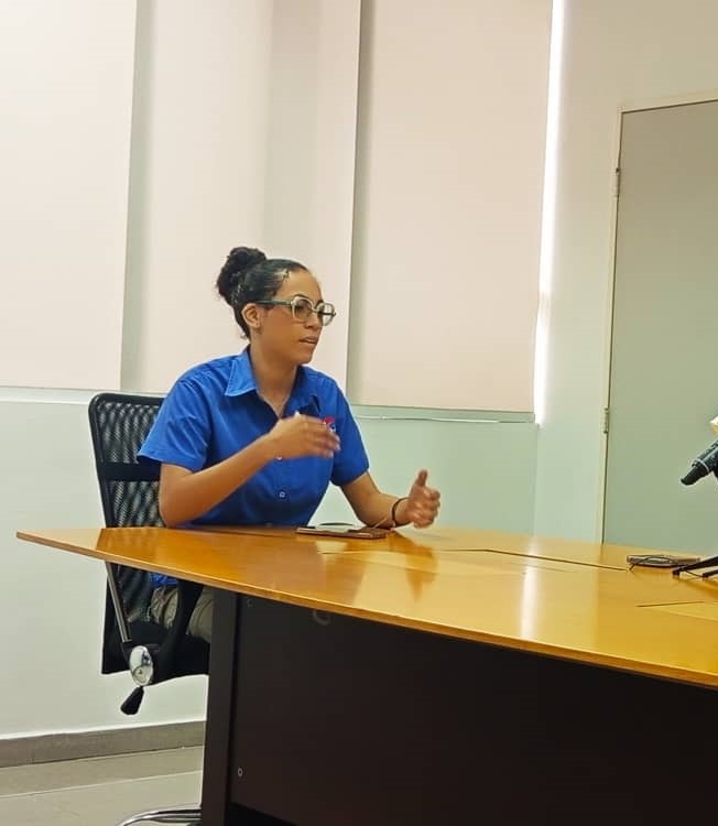 Mariángel Oyarvez, asegura que las nuevas tecnologías son parte de la cotidianidad, pero no deben suplantar al hombre en sus labores