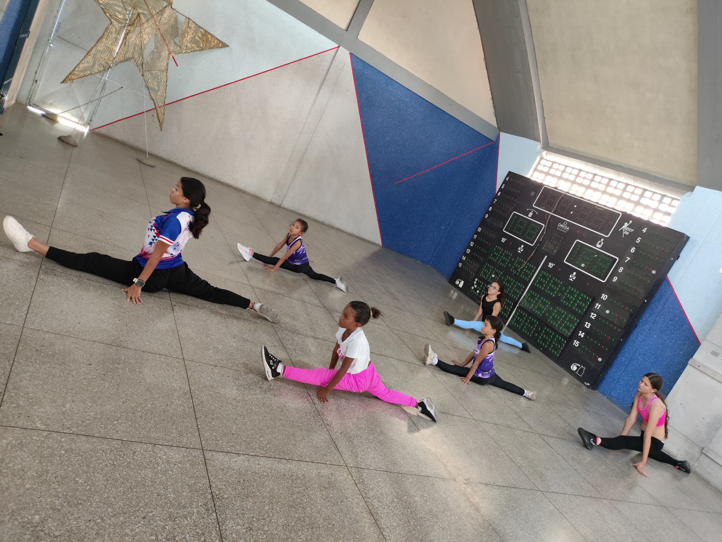 Unas 20 atletas forman parte de la escuela deportiva