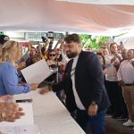 El Alcalde Morales recibió las credenciales de mano de la directiva del CNE